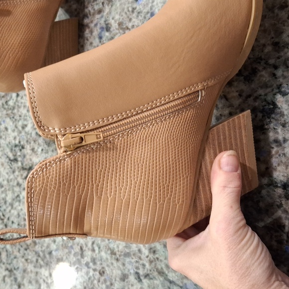 "DOLCE VITA" SZ. 7.5, KOOLEY ANKLE BOOTIES. NWOT. NEVER WORN! - Picture 8 of 16